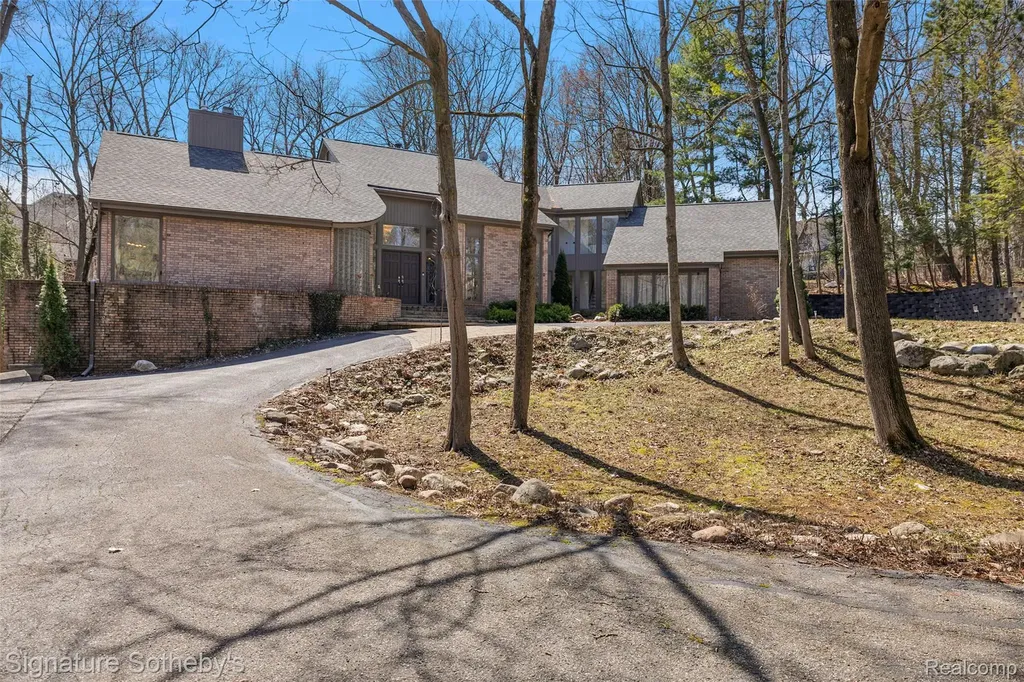 4650A Lahser Road Bloomfield Hills City MI 48302