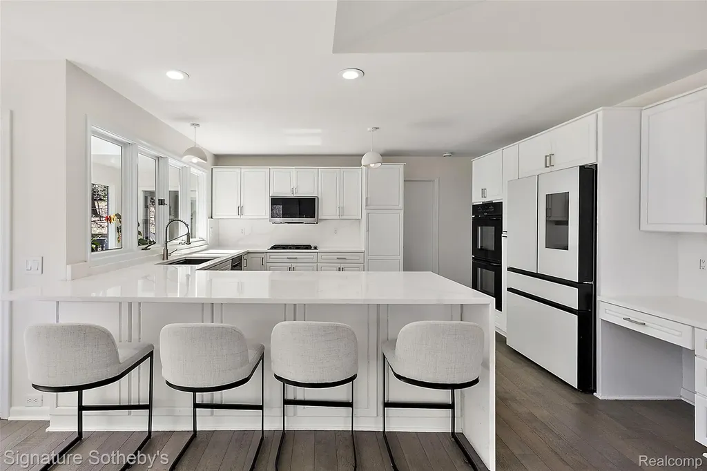 4650A Lahser Road Bloomfield Hills City MI 48302