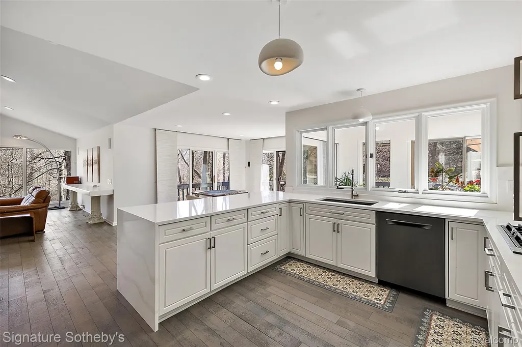 4650A Lahser Road Bloomfield Hills City MI 48302