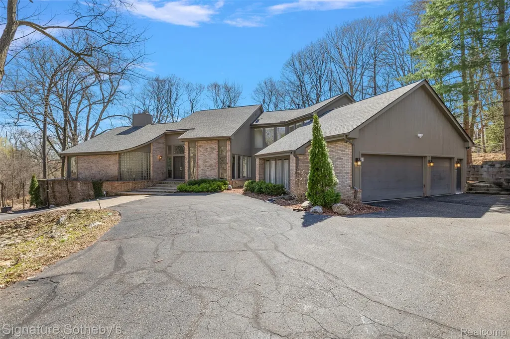 4650A Lahser Road Bloomfield Hills City MI 48302