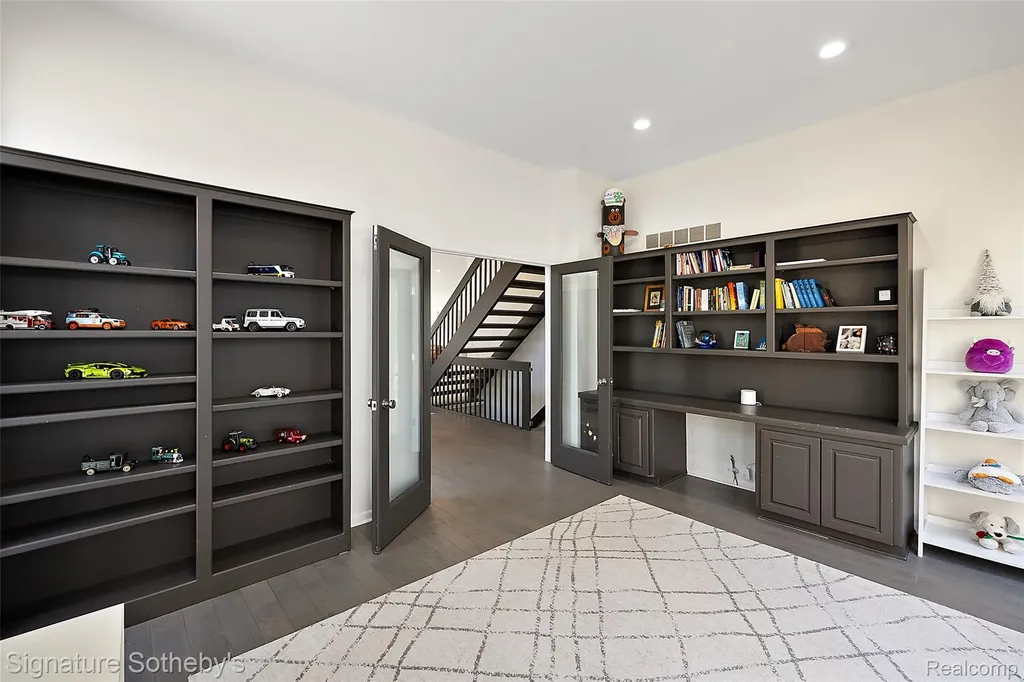 4650A Lahser Road Bloomfield Hills City MI 48302