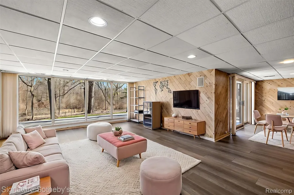 4650A Lahser Road Bloomfield Hills City MI 48302