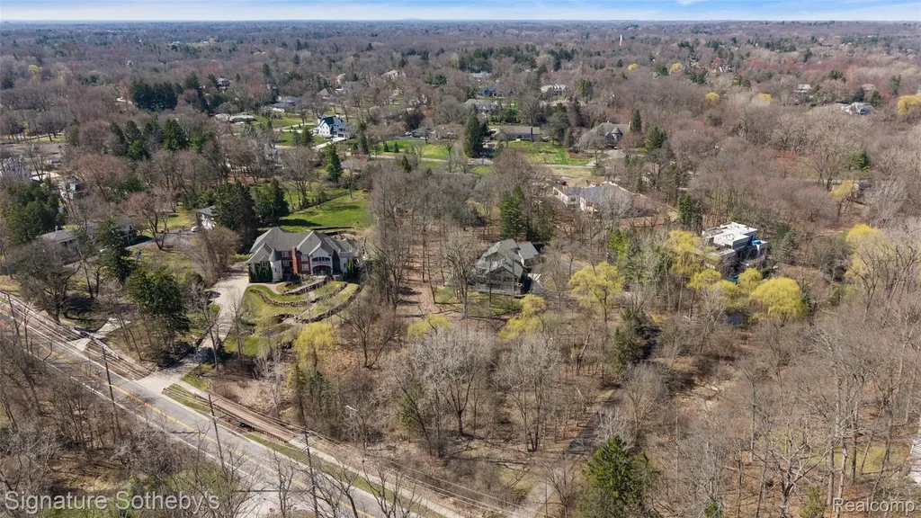 4650A Lahser Road Bloomfield Hills City MI 48302