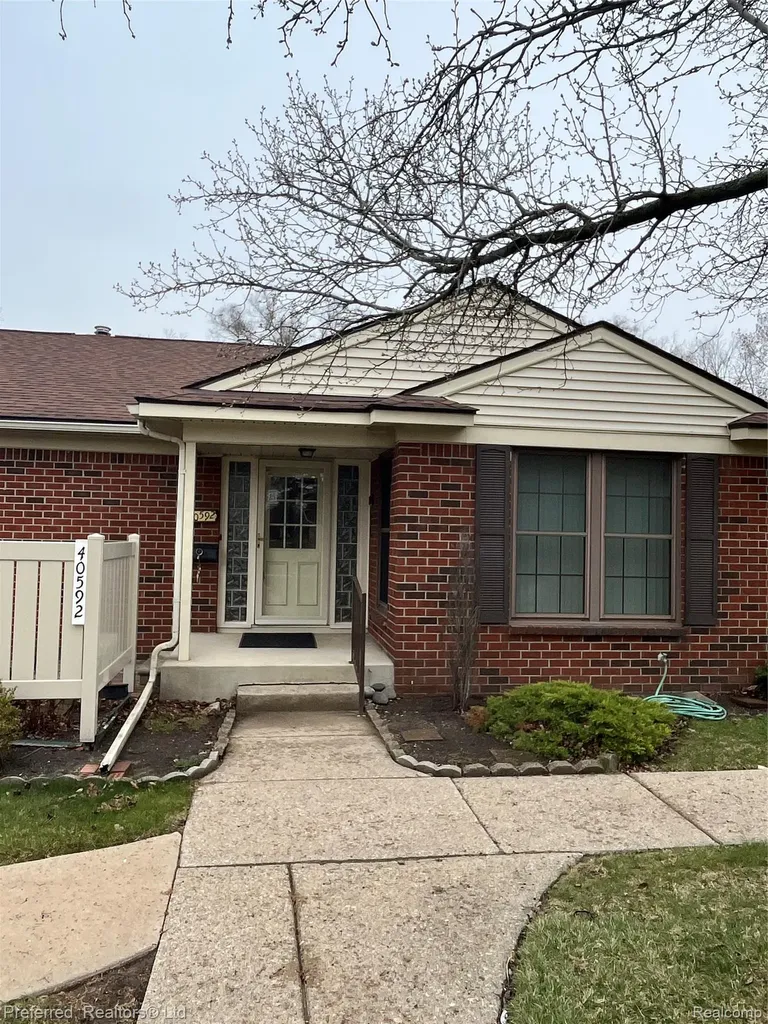 40592 Newport Drive Plymouth Charter Township MI 48170