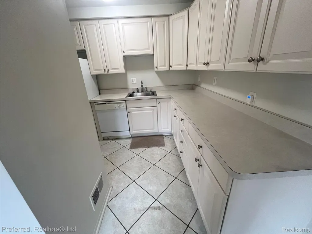 40592 Newport Drive Plymouth Charter Township MI 48170