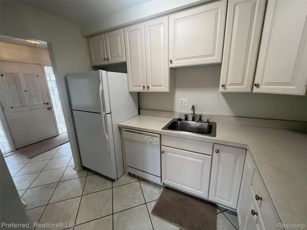 40592 Newport Drive Plymouth Charter Township MI 48170