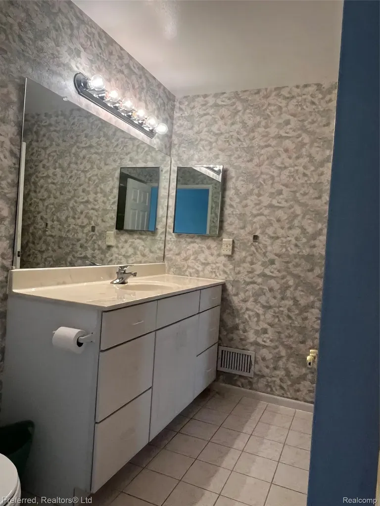 40592 Newport Drive Plymouth Charter Township MI 48170