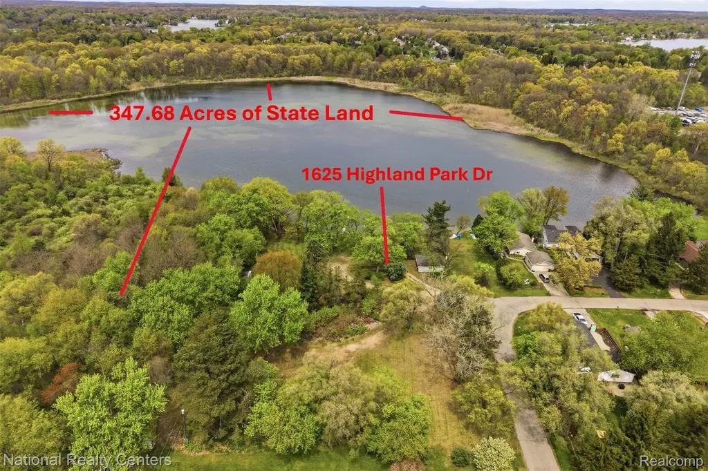 1625 Highland Park Drive Highland Charter Township MI 48356