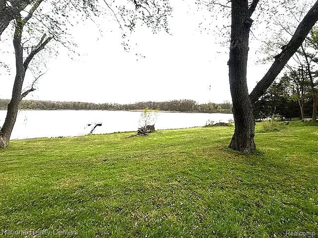 1625 Highland Park Drive Highland Charter Township MI 48356
