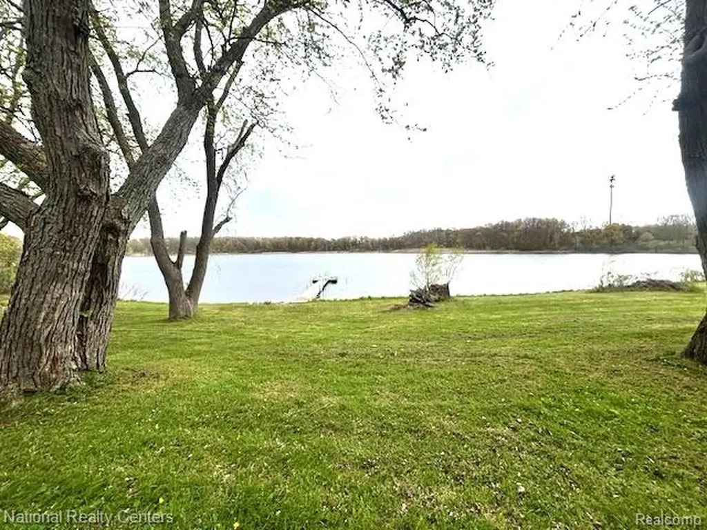 1625 Highland Park Drive Highland Charter Township MI 48356