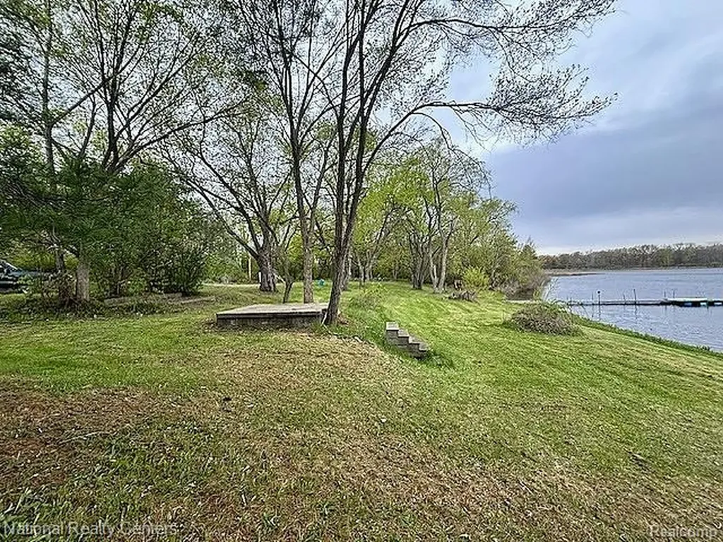 1625 Highland Park Drive Highland Charter Township MI 48356