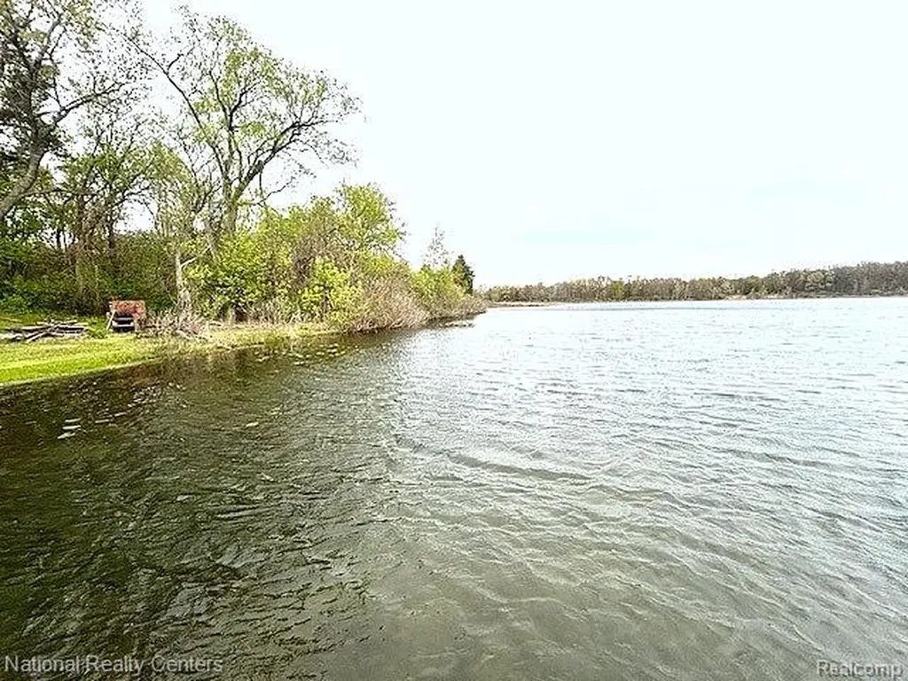 1625 Highland Park Drive Highland Charter Township MI 48356