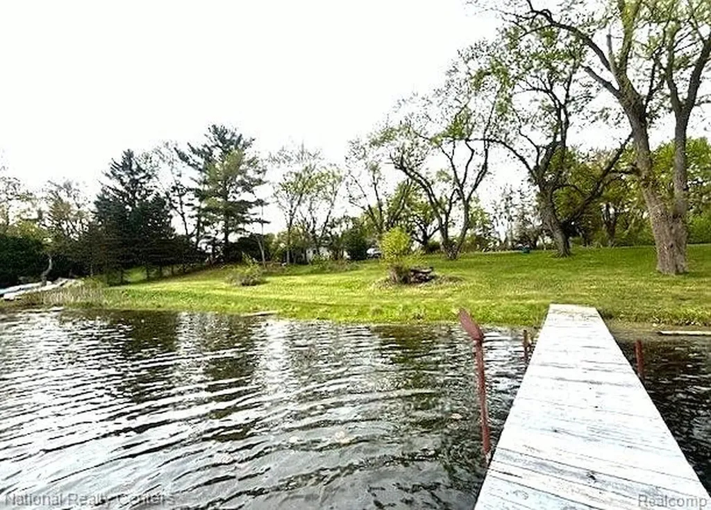 1625 Highland Park Drive Highland Charter Township MI 48356
