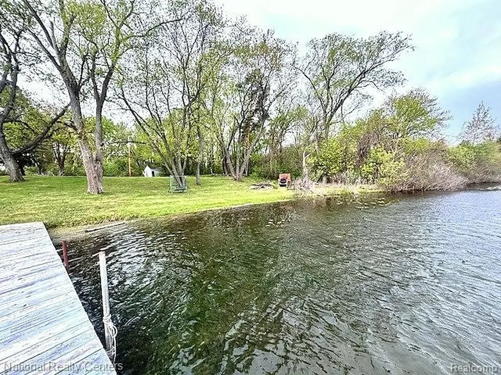 1625 Highland Park Drive Highland Charter Township MI 48356