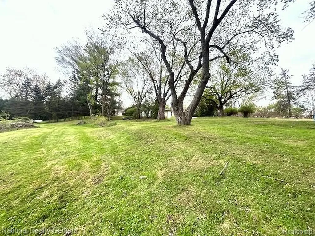 1625 Highland Park Drive Highland Charter Township MI 48356