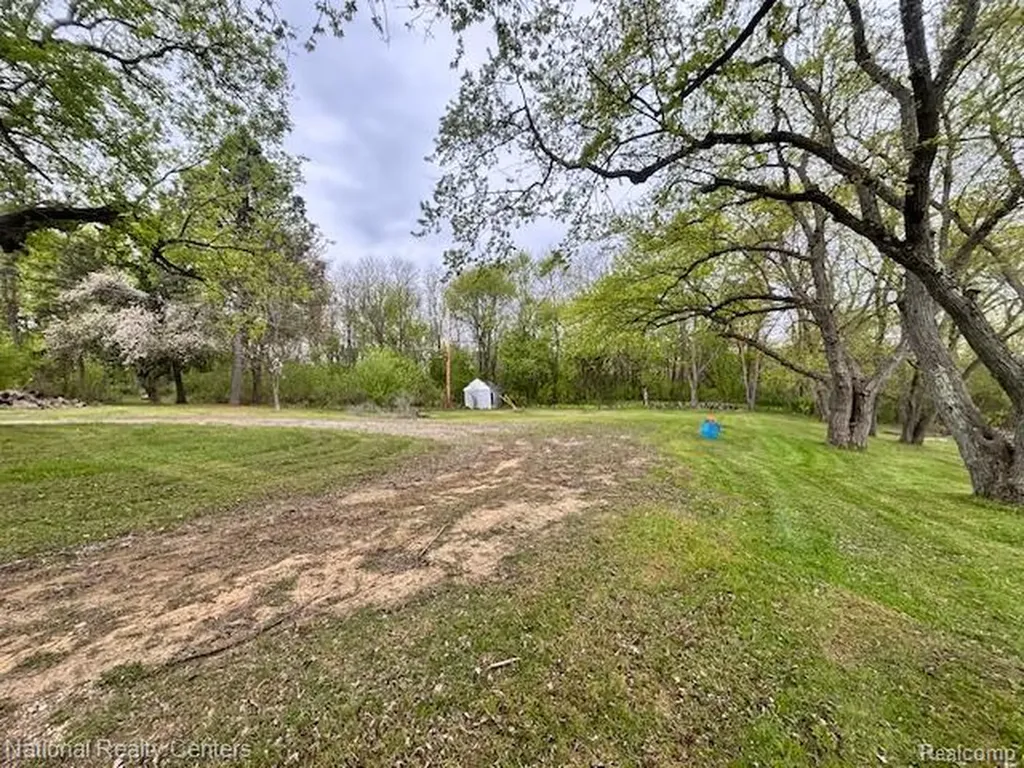 1625 Highland Park Drive Highland Charter Township MI 48356