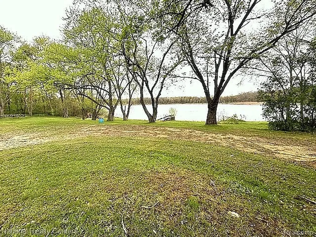 1625 Highland Park Drive Highland Charter Township MI 48356
