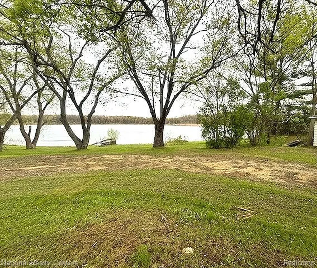 1625 Highland Park Drive Highland Charter Township MI 48356