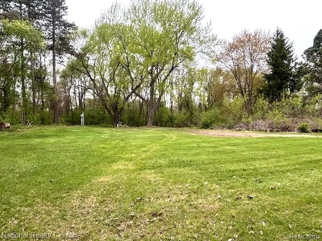 1625 Highland Park Drive Highland Charter Township MI 48356