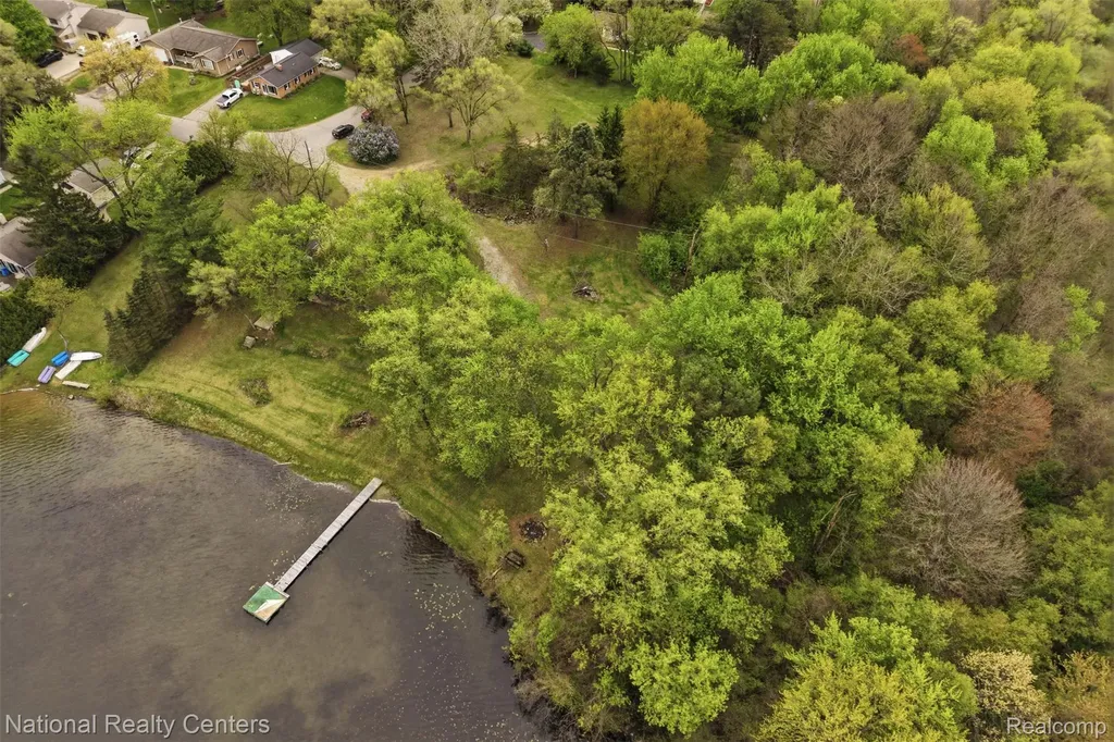 1625 Highland Park Drive Highland Charter Township MI 48356