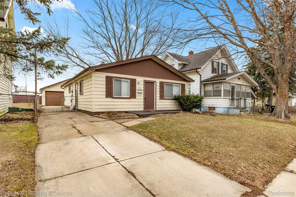 27423 Groveland Street Madison Heights City MI 48071