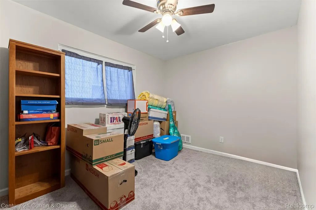 27423 Groveland Street Madison Heights City MI 48071