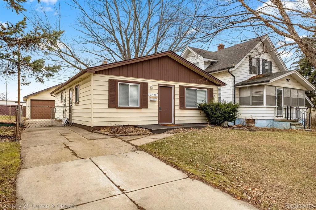 27423 Groveland Street Madison Heights City MI 48071