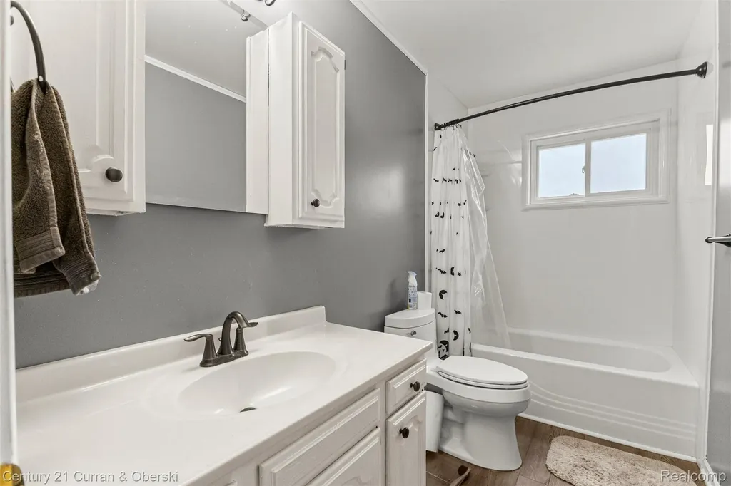 27423 Groveland Street Madison Heights City MI 48071