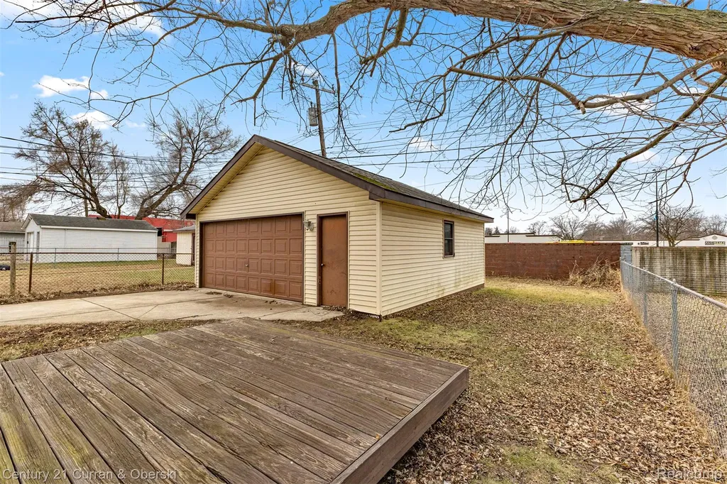 27423 Groveland Street Madison Heights City MI 48071