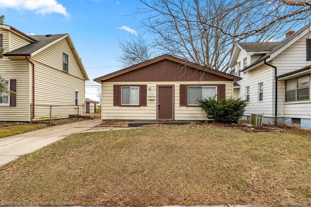 27423 Groveland Street Madison Heights City MI 48071