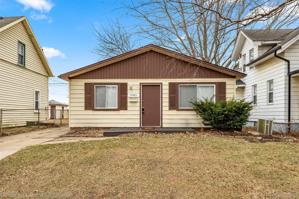 27423 Groveland Street Madison Heights City MI 48071