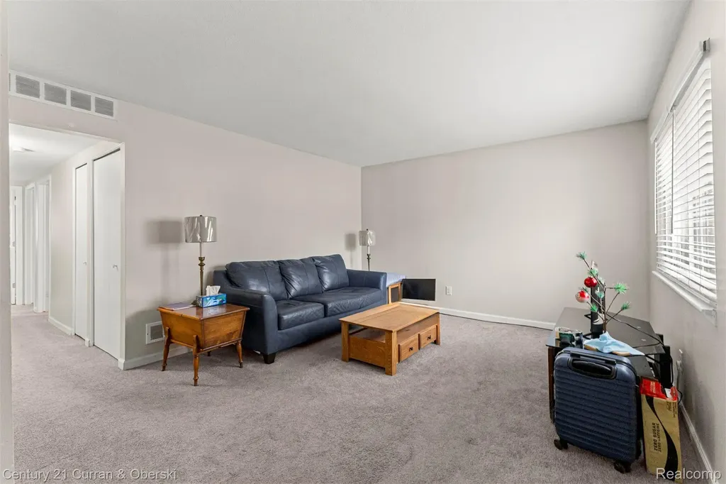 27423 Groveland Street Madison Heights City MI 48071