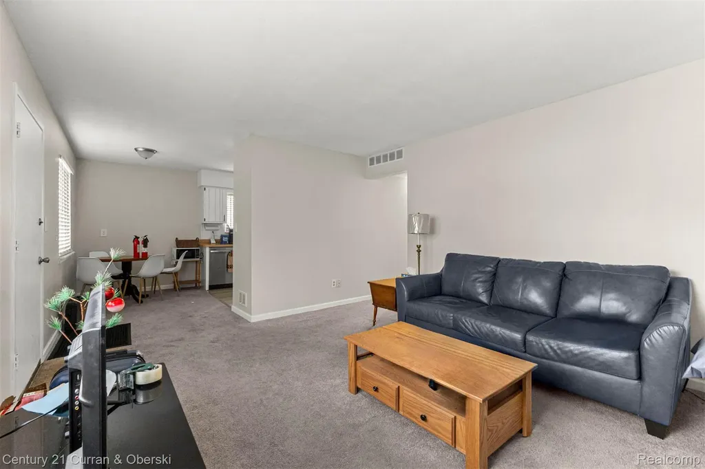 27423 Groveland Street Madison Heights City MI 48071