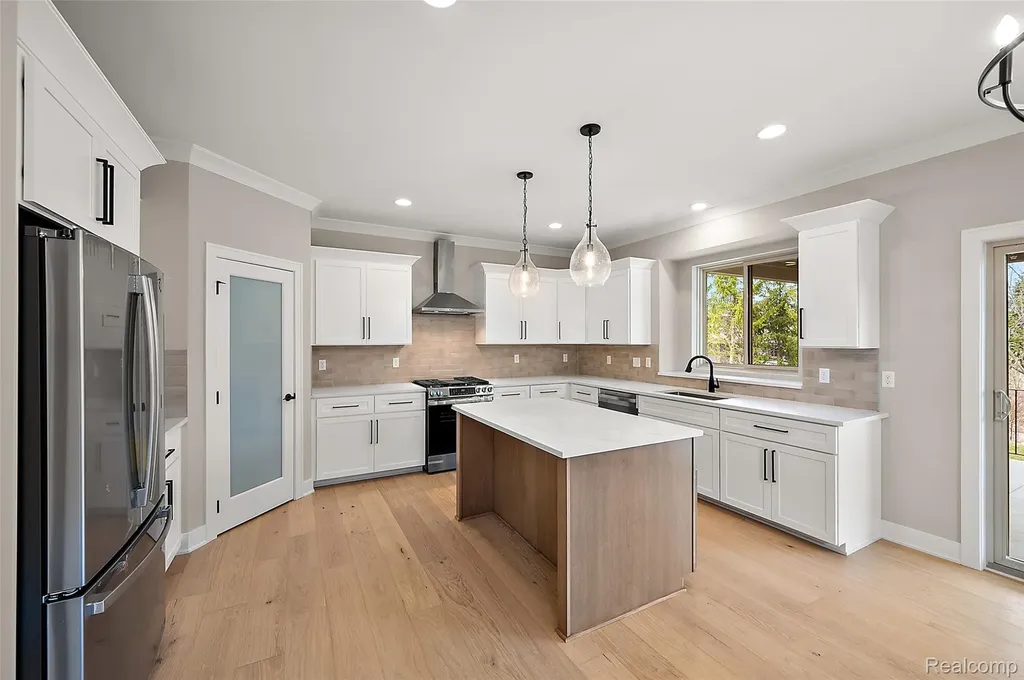 18857 Via Firenze Macomb Township MI 48044