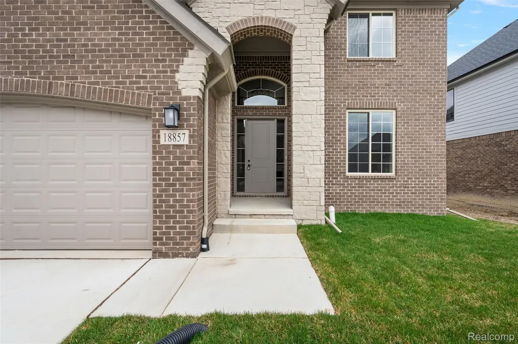 18857 Via Firenze Macomb Township MI 48044