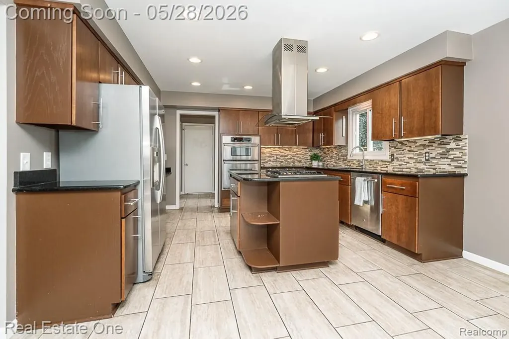 1323 Bembridge Drive Rochester Hills City MI 48307