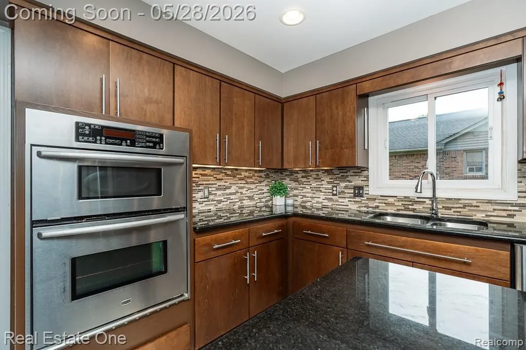 1323 Bembridge Drive Rochester Hills City MI 48307
