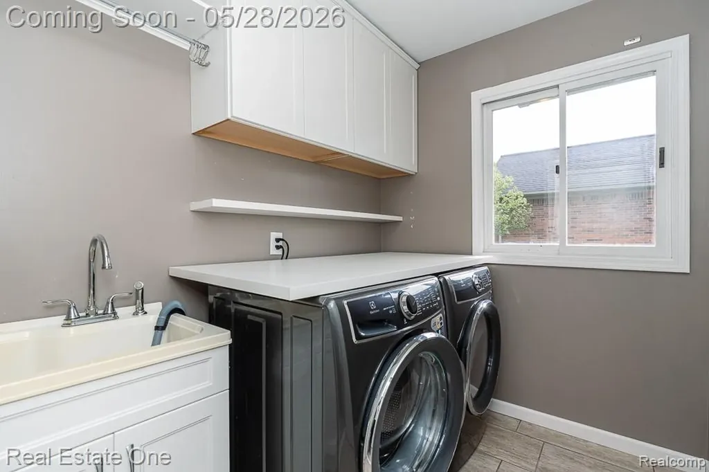 1323 Bembridge Drive Rochester Hills City MI 48307
