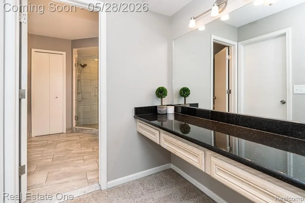 1323 Bembridge Drive Rochester Hills City MI 48307