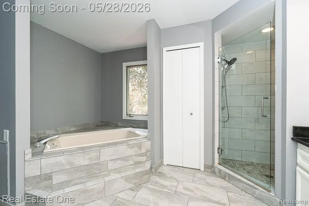1323 Bembridge Drive Rochester Hills City MI 48307