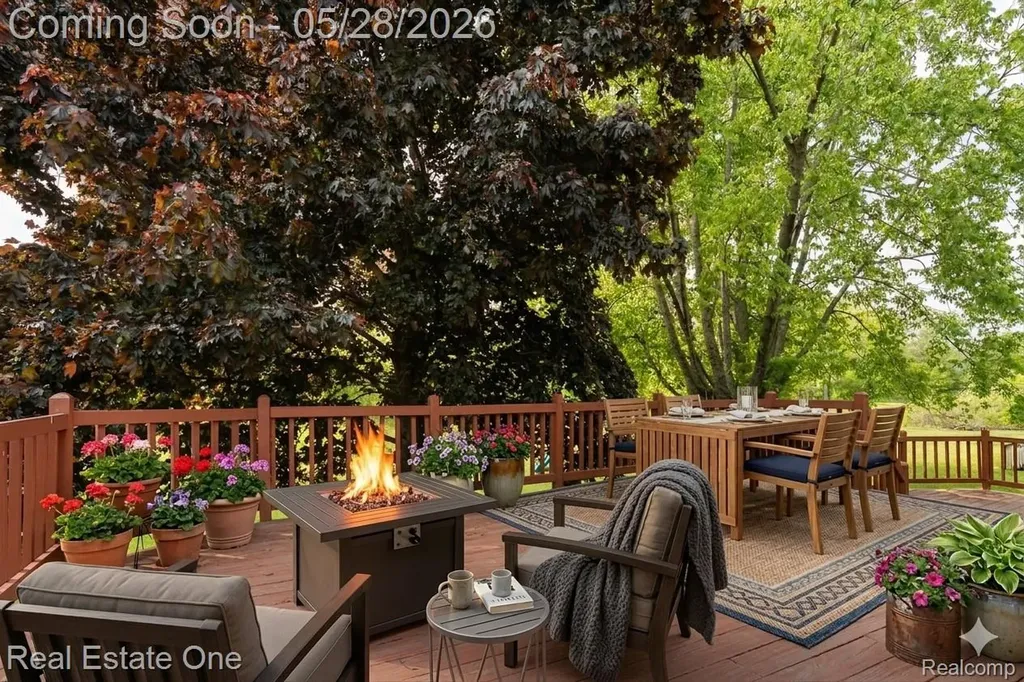 1323 Bembridge Drive Rochester Hills City MI 48307