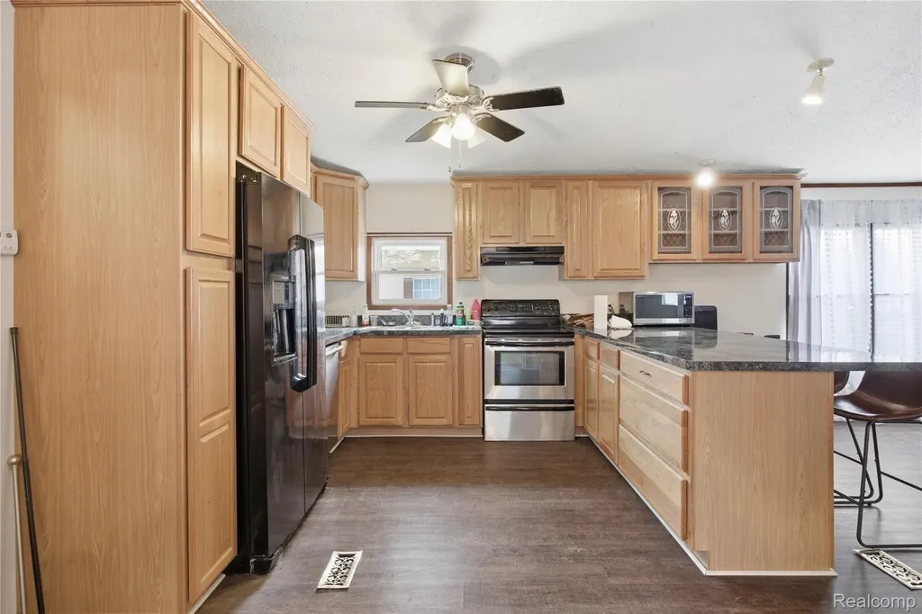 25716 Jackson Street Novi City MI 48375
