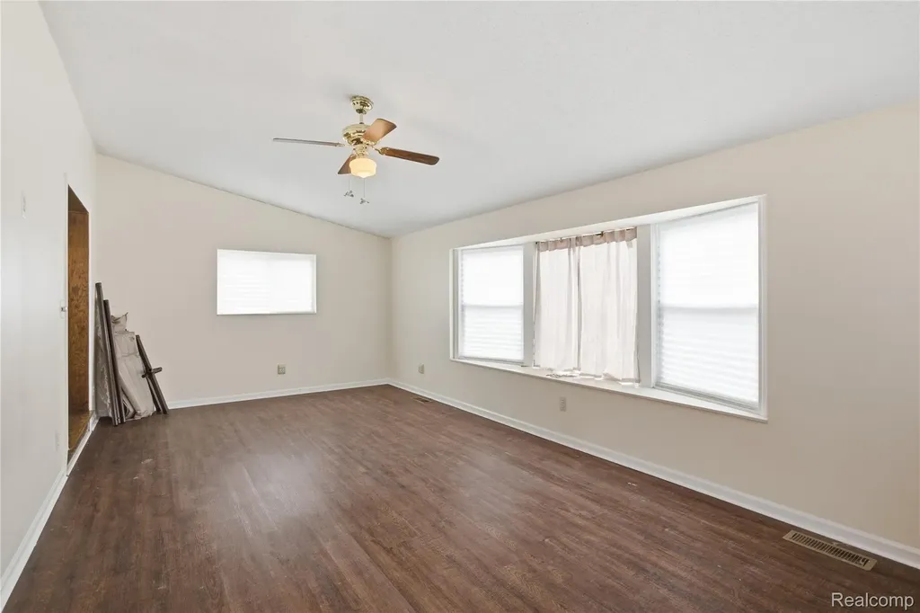 25716 Jackson Street Novi City MI 48375