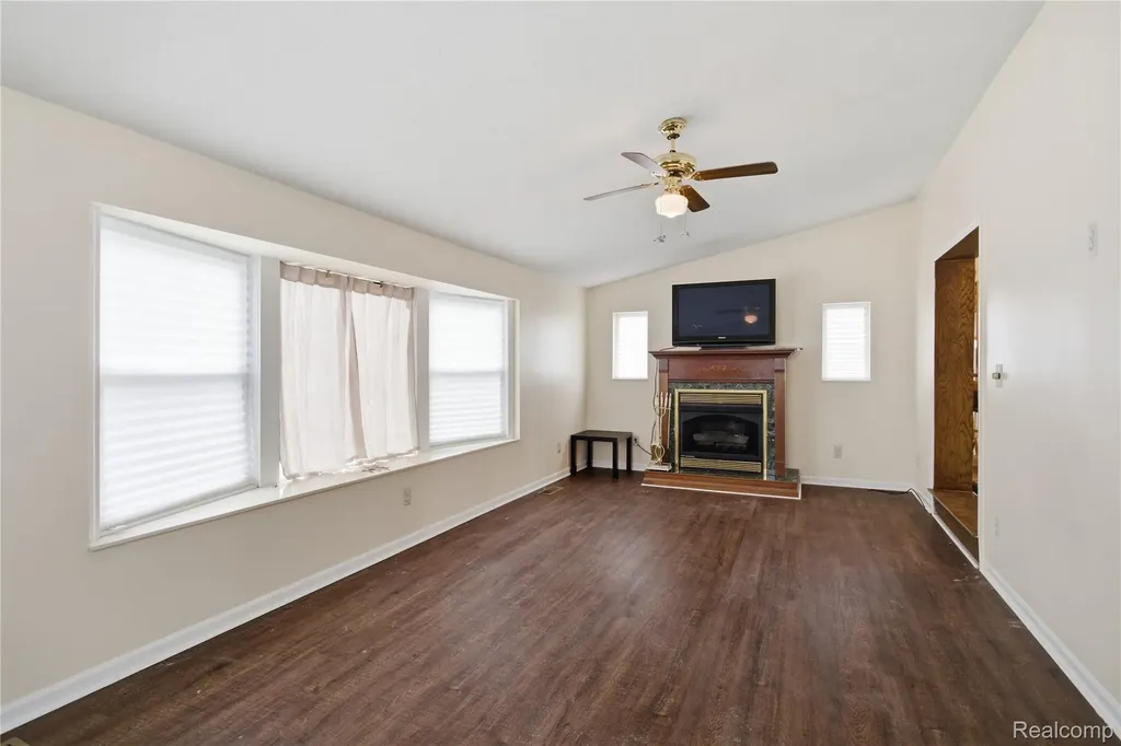 25716 Jackson Street Novi City MI 48375