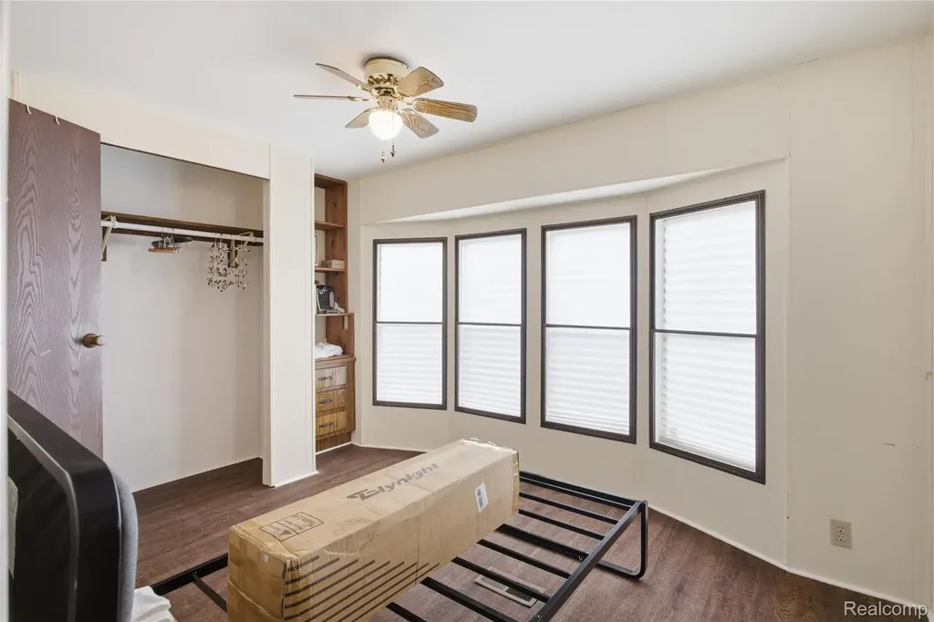 25716 Jackson Street Novi City MI 48375