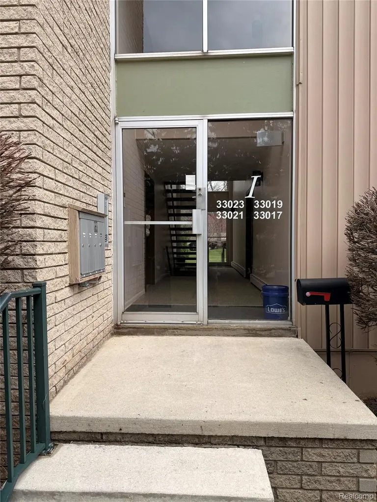 33023 Fargo Street Livonia City MI 48152