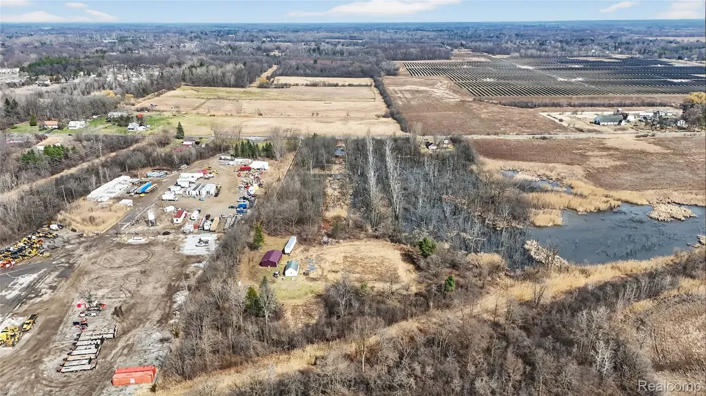 2212 E Coldwater Road Genesee Charter Township MI 48505