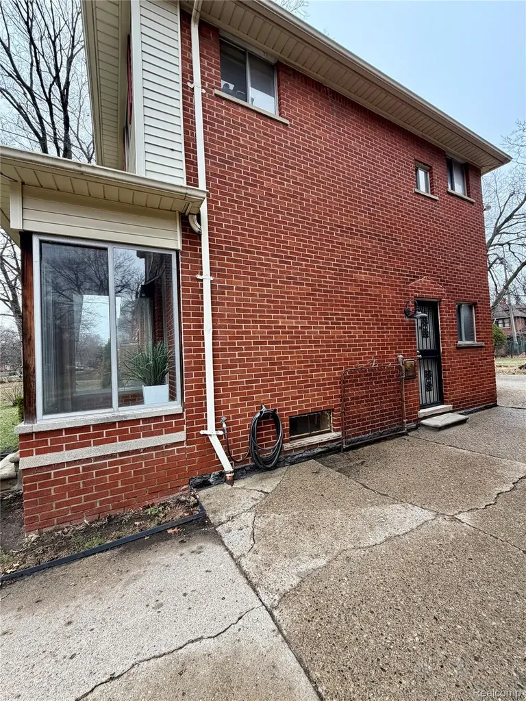 16560 La Salle Avenue Detroit City MI 48221