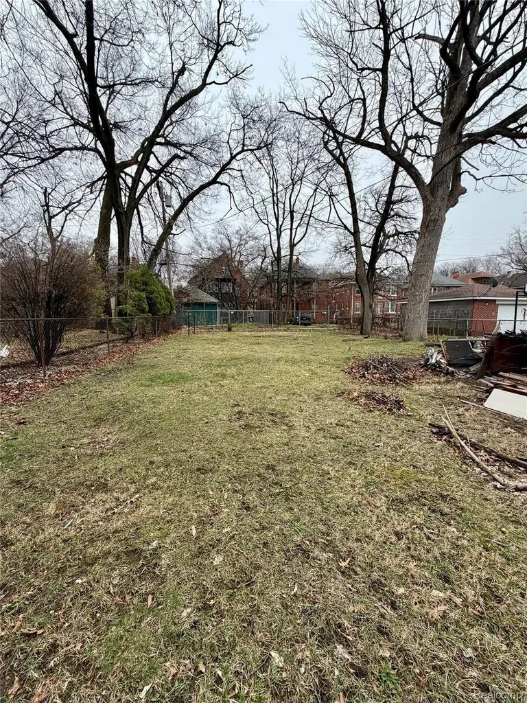 16560 La Salle Avenue Detroit City MI 48221