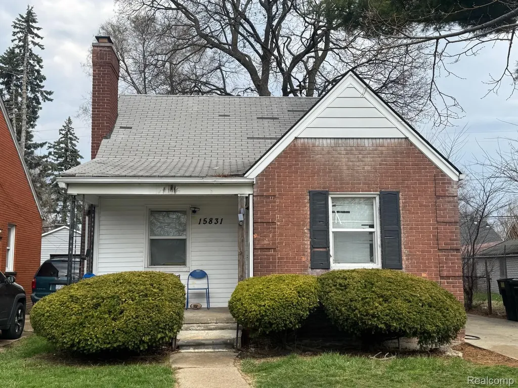 15831 Saratoga Street Detroit City MI 48205